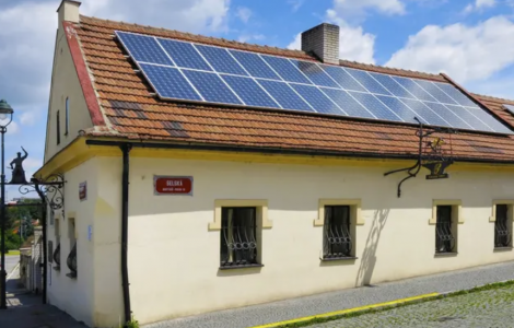 Fotovoltaiku má desetina Čechů, polovina z nich s ní už řešila problém